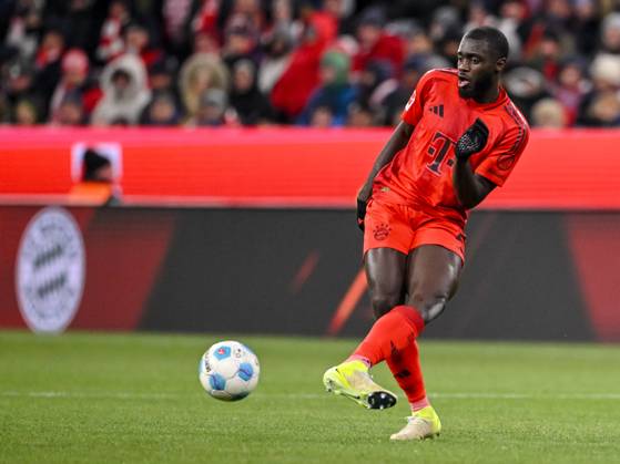 Dayot Upamecano FC Bayern Muenchen in action, on the ball, individual action during the Bundesliga match between FC Bayern München and FC Augsburg at Allianz Arena on November 22, 2024 in Munich, Germany Germany Photo by Harry Langer DeFodi Images Dayot Upamecano FC Bayern Muenchen controls the Ball during the Bundesliga match between FC Bayern München and FC Augsburg at Allianz Arena on November 22, 2024 in Munich, Germany Photo by Harry Langer DeFodi Images DFL regulations prohibit any use of photographs as image sequences and or quasi video Defodi 541 FCBFCA20241122 445 Defodi-541 DFL regulations prohibit any use of photographs as image sequences and or quasi-video.