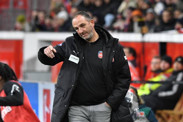 Coach Frank Schmidt 1 FC Heidenheim gesticulates GER, Bayer 04 Leverkusen vs 1 FC Heidenheim, Football, Bundesliga, Matchday 11, Season 2024 2025, 23 11 2024 DFL REGULATIONS PROHIBIT ANY USE OF PHOTOGRAPHS AS IMAGE SEQUENCES AND OR QUASI VIDEO GER, Bayer 04 Leverkusen vs 1 FC Heidenheim, Football, Bundesliga, Matchday 11, Season 2024 2025, 23 11 2024 Leverkusen Copyright: xEibner-Pressefoto ThomasxThienelx EP_TTL