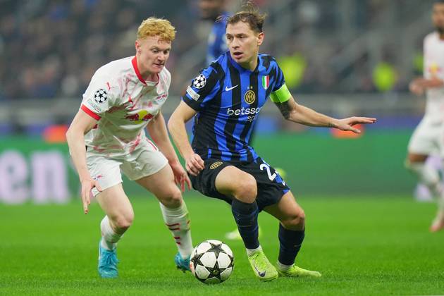 Inter Milan s Nicolo Barella fights for the ball with Leipzig s Antonio Nusa during the Uefa Champions League soccer match between Inter and Leipzig at the San Siro Stadium in Milan, north Italy - Tuesday , November 26 , 2024. - Soccer .  Copyright: xSpada LaPressex