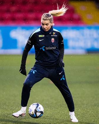 241128 Ada Hegerberg of the Norwegian women s national football team during a training session on November 28, 2024 in Larne Photo Marius Simensen BILDBYRAN COP 238 bbeng dam football fotball fotboll norge norway practice soccer training trening träning uefa women s euro qualifier  Copyright: MARIUSxSIMENSEN BB241128BB620
