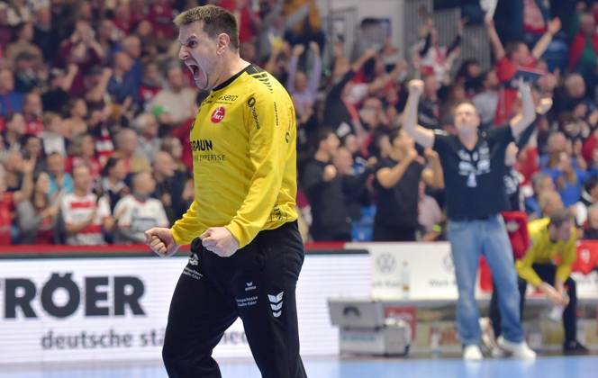 Cheers for Nebojsa Simic Goalkeeper MT Melsungen 16 , GER, MT Melsungen SG Flensburg Handewitt, Handball, 1 Bundesliga, Matchday 12, Season 2024 2025, 29 11 2024, GER, MT Melsungen SG Flensburg Handewitt, Handball, 1 Bundesliga, Matchday 12, Season 2024 2025, 29 11 2024 Kassel Copyright: xEibner-Pressefotox xRolandxSippelx EP_RSL
