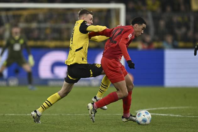 from left in duel Maximilian Beier Dortmund 14 Jamal Musiala Muenchen 42 30 11 2024 Soccer Borussia Dortmund vs FC Bayern Muenchen, Signal Iduna Park, Dortmund, DFB DFL REGULATIONS PROHIBIT ANY USE OF PHOTOGRAPHS AS IMAGE SEQUENCES AND OR QUASI VIDEO NRW Germany Copyright: xpepphotox xHorstxMauelshagenx pep00321, pep_20241130_hm_0773