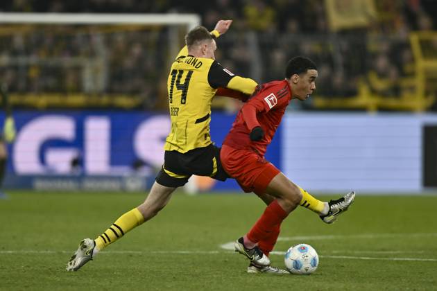 from left in duel Maximilian Beier Dortmund 14 Jamal Musiala Muenchen 42 30 11 2024 Soccer Borussia Dortmund vs FC Bayern Muenchen, Signal Iduna Park, Dortmund, DFB DFL REGULATIONS PROHIBIT ANY USE OF PHOTOGRAPHS AS IMAGE SEQUENCES AND OR QUASI VIDEO NRW Germany Copyright: xpepphotox xHorstxMauelshagenx pep00321, pep_20241130_hm_0775