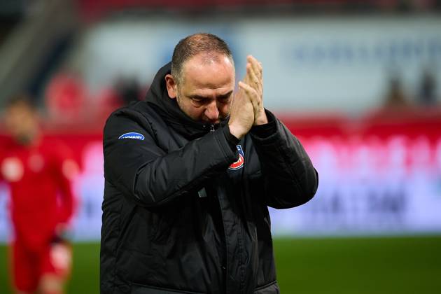 Frank Schmidt 1 FC Heidenheim, Head Coach before the match against Eintracht Frankfurt GER, 1 FC Heidenheim vs Eintracht Frankfurt, Football, 1 Bundesliga, Matchday 12, Season 2024 2025, 01 12 24 DFL REGULATES PROHIBIT ANY USE OF PHOTOGRAPHS AS IMAGE SEQUENCES AND OR QUASI VIDEO GER, 1 FC Heidenheim vs Eintracht Frankfurt, Football, 1 Bundesliga, Matchday 12, Season 2024 2025, 01 12 24 Heidenheim Copyright: xEibner-Pressefoto GeraldxOelze-dexStoppanyx EP-ODS