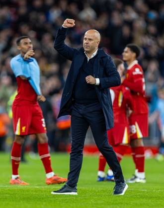 Football - FA Premier League - Liverpool FC v Manchester City FC LIVERPOOL, ENGLAND - Sunday, December 1, 2024: Liverpool s head coach Arne Slot celebrates after the FA Premier League match between Liverpool FC and Manchester City FC at Anfield. Liverpool won 2-0. (Photo by David Rawcliffe Propaganda) LIVERPOOL Anfield MERSEYSIDE ENGLAND Copyright: xDavidxRawcliffex P2024-12-01-Liverpool_Man_City-41