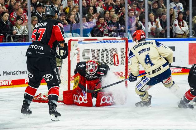Ice Hockey Penny DEL 22 Matchday Cologne Sharks Schwenninger Wild Wings on 01 12 2024 at the Lanxess Arena in Cologne Brady Austin Cologne , left Mirko Pantkowski Cologne , center Jordan Murray Schwenningen , right According to the regulations of the DEL German Ice Hockey League, the publication and further use of the recordings in electronic media and end devices of all kinds during the ongoing game is not permitted xDMx