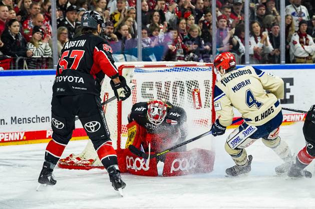 Ice Hockey Penny DEL 22 Matchday Cologne Sharks Schwenninger Wild Wings on 01 12 2024 at the Lanxess Arena in Cologne Brady Austin Cologne , left Mirko Pantkowski Cologne , center Jordan Murray Schwenningen , right According to the regulations of the DEL German Ice Hockey League, the publication and further use of the recordings in electronic media and end devices of all kinds during the ongoing game is not permitted xDMx
