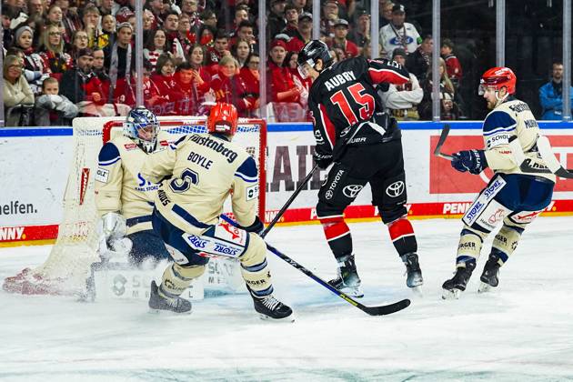 Ice Hockey Penny DEL 22 Matchday Kölner Haie Schwenninger Wild Wings on 01 12 2024 at the Lanxess Arena in Cologne f l n r , Joacim Eriksson Schwenningen , Daryl Boyle Schwenningen , Louis Marc Aubry Köln , Jordan Murray Schwenningen According to the regulations of the DEL German Ice Hockey League, the publication and further use of the recordings in electronic media and end devices of all kinds during the ongoing game is not permitted xDMx