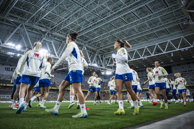 241202 Players of the Swedish women s national football team during a training session on December 2, 2024 in Stockholm Photo Maxim ThorÃ BILDBYRAN code MT MT0701 fotboll football soccer fotball em kval kval uefa womens euro qualifier qualifier träning practice training sverige sweden dam bbeng  Copyright: MAXIMxTHORE BB241202MT019
