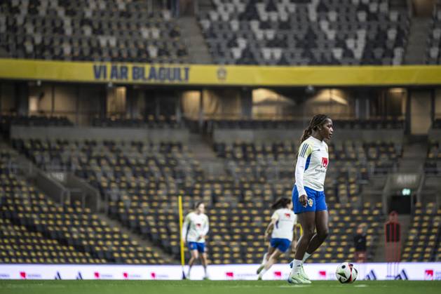 241202 Evelyn Ijeh of the Swedish women s national football team during a training session on December 2, 2024 in Stockholm Photo Maxim ThorÃ BILDBYRAN code MT MT0701 fotboll football soccer fotball em kval kval uefa womens euro qualifier qualifier träning practice training sverige sweden dam bbeng  Copyright: MAXIMxTHORE BB241202MT028