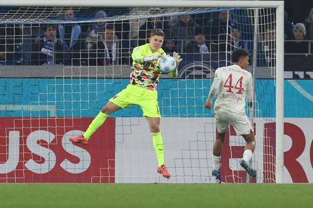 Goalkeeper action by Finn Dahmen 1 FC Augsburg , Karlsruher SC vs FC Augsburg, Soccer, DFB Pokal, Round of 16, 04 12 2024 DFB regulations prohibit any use of photographs as image sequences and or quasi video Karlsruhe Baden Wuerttemberg Germany Copyright: xkolbert-press ChristianxKolbertx