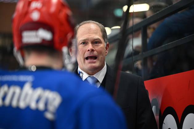 Steve Walker Schwenninger Wild Wings Head Coach Schwenninger Wild Wings vs ERC Ingolstadt, Ice Hockey, DEL, Matchday 23, Season 2024 2025, 05 12 2024 Schwenninger Wild Wings vs ERC Ingolstadt, Ice Hockey, DEL, Penny DEL, Matchday 23, Season 2024 2025, 05 12 2024 Schwenningen Copyright: xEibner-Pressefoto SvenxLaeglerx EP_SVL
