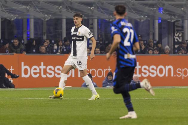 FC Internazionale V Parma Calcio - Serie A Giovanni Leoni plays during the Serie A match between FC Internazionale and Parma Calcio at Stadio Giuseppe Meazza in Milano, Italy, on December 6, 2024. Milano Milano Italy  Copyright: xMairoxCinquettix originalFilename:cinquetti-fcintern241206_npZEE