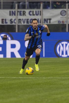 FC Internazionale V Parma Calcio - Serie A Hakan Calhanoglu plays during the Serie A match between FC Internazionale and Parma Calcio at Stadio Giuseppe Meazza in Milano, Italy, on December 6, 2024. Milano Milano Italy Copyright: xMairoxCinquettix originalFilename:cinquetti-fcintern241206_npCpZ