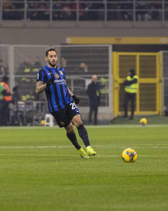 FC Internazionale V Parma Calcio - Serie A Hakan Calhanoglu plays during the Serie A match between FC Internazionale and Parma Calcio at Stadio Giuseppe Meazza in Milano, Italy, on December 6, 2024. Milano Milano Italy Copyright: xMairoxCinquettix originalFilename:cinquetti-fcintern241206_nphvo