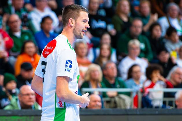 Hannes Feise TSV Hannover Burgdorf, No. 56 v l , TSV Hannover Burgdorf white against Rhein Neckar Löwen orange on matchday 13 of the 2024 2025 season in the DAIKIN Handball Bundesliga 06 12 2024, ZAG Arena Hannover, GER , Copyright: xJanxGuentherx xTSVxHannover-Burgdorfx