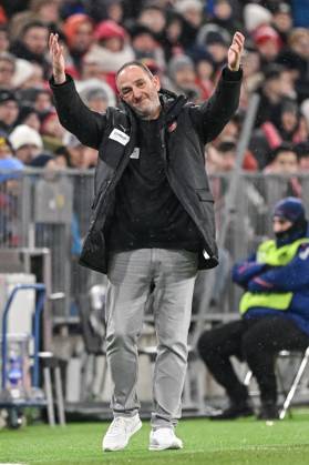 Coach Frank Schmidt 1 FC Heidenheim gestures during the Bundesliga match between FC Bayern München and 1 FC Heidenheim 1846 at Allianz Arena on December 07, 2024 in Munich, Germany, Germany Photo by Harry Langer DeFodi Images Coach Frank Schmidt 1 FC Heidenheim gestures during the Bundesliga match between FC Bayern München and 1 FC Heidenheim 1846 at Allianz Arena on December 7, 2024 in Munich, Germany Photo by Harry Langer DeFodi Images DFL regulations prohibit any use of photographs as image sequences and or quasi video Defodi 541 FCBFCH20241207 067 Defodi-541 DFL regulations prohibit any use of photographs as image sequences and or quasi-video.