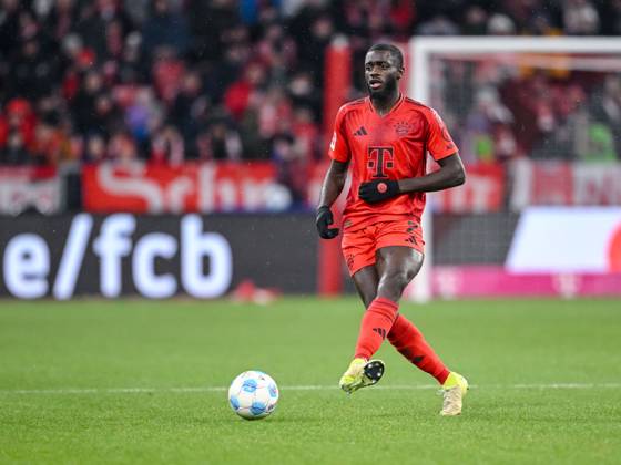 Dayot Upamecano FC Bayern Muenchen in action, on the ball, individual action during the Bundesliga 1 match between FC Bayern München and 1 FC Heidenheim 1846, Allianz Arena on December 07, 2024 in Munich, Germany Photo by Harry Langer DeFodi Images Dayot Upamecano FC Bayern Muenchen controls the Ball during the Bundesliga match between FC Bayern München and 1 FC Heidenheim 1846 at Allianz Arena on December 7, 2024 in Munich, Germany Photo by Harry Langer DeFodi Images DFL regulations prohibit any use of photographs as image sequences and or quasi video Defodi 541 FCBFCH20241207 221 Defodi-541 DFL regulations prohibit any use of photographs as image sequences and or quasi-video.