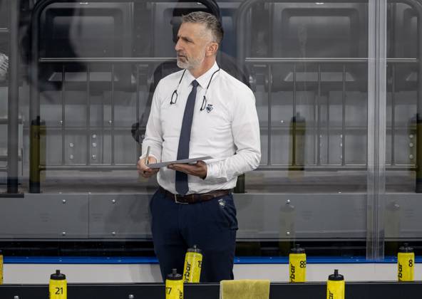 Mark French Head Coach, ERC Ingolstadt Panther watches the warm-up of his players GER, EHC Red Bull Muenchen vs ERC Ingolstadt, Ice Hockey, DEL, Matchday 24, Season 2024 2025, 08 12 2024 GER, EHC Red Bull Muenchen vs ERC Ingolstadt, Ice Hockey, DEL, Matchday 24, Season 2024 2025, 08 12 2024 Muenchen Copyright: xEibner-Pressefoto HeikexFeinerx EP_HFR