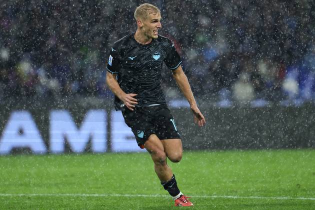 Gustav Isaksen of SS Lazio celebrates after scoring the goal of 0-1 during the Serie A football match between SSC Napoli and SS Lazio at Diego Armando Maradona stadium in Napoli (Italy), December 8, 2024. cesarexpurini