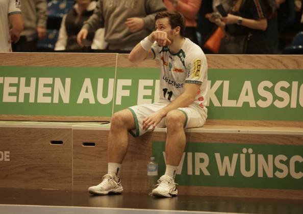 Photo Disappointment after the final whistle among the players from Leipzig , Lukas Binder Leipzig sits lonely on the bench Handball Men 1 Bundesliga on Sun 08 12 2024 HSV Hamburg SC DHFK Leipzig