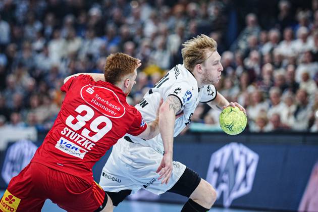 Lukas Stutzke TSV Hannover Burgdorf, 39 , Eric Johansson THW Kiel, 21 GER, THW Kiel vs TSV Hannover Burgdorf, Handball, Bundesliga, Matchday, 14, Season 2024 2025, 11 12 2024 GER, THW Kiel vs TSV Hannover Burgdorf, Handball, Bundesliga, Matchday, 14, Season 2024 2025, 11 12 2024 Kiel Copyright: xEibner-Pressefoto MarcelxvonxFehrnx EP_MFN