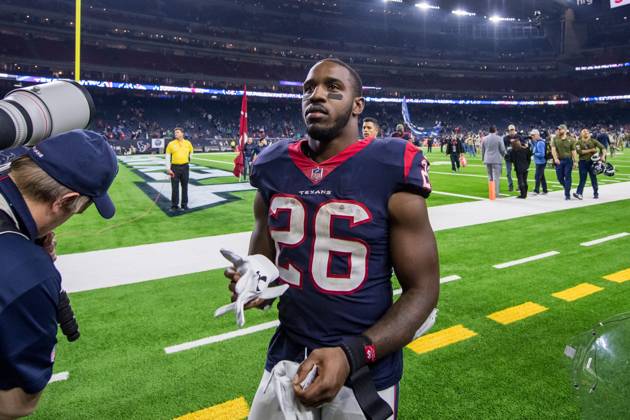 NFL, American Football Herren, USA 2018: Titans vs Texans NOV 26 November 26, 2018: Houston Texans running back Lamar Miller (26) leaves the field after an NFL football game between the Tennessee Titans and the Houston Texans at NRG Stadium in Houston, TX. The Texans won the game 34 to 17...Trask Smith CSM Houston TX U.S. EDITORIAL USE ONLY Copyright: xx ZUMA-20181126_zaf_c04_328.jpg TraskxSmithx csmphototwo467654