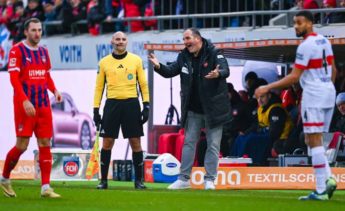 Coach Frank Schmidt 1 FC Heidenheim gestures and looks frustrated during the Bundesliga match between 1 FC Heidenheim 1846 and VfB Stuttgart, Voith Arena on December 15, 2024 in Heidenheim, Germany Photo by Silas Schueller DeFodi Images Trainer Frank Schmidt 1 FC Heidenheim gestures and looks frustrated during the Bundesliga match between 1 FC Heidenheim 1846 and VfB Stuttgart at Voith Arena on December 15, 2024 in Heidenheim, Germany Photo by Silas Schueller DeFodi Images DFL regulations prohibit any use of photographs as image sequences and or quasi video Photo by Silas Schueller DeFodi Images Defodi 738 738 FCHVFB 20241215 192 Defodi-738 DFL regulations prohibit any use of photographs as image sequences and or quasi-video.