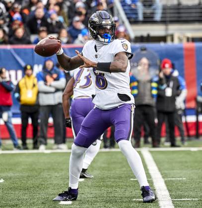Baltimore Ravens quarterback Lamar Jackson (8) looks to pass against the New York Giants during a NFL, American Football Herren, USA game at MetLife Stadium in East Rutherford, New Jersey. CSM East Rutherford United States - ZUMAc04_ 20241215_zma_c04_126 Copyright: xDuncanxWilliamsx