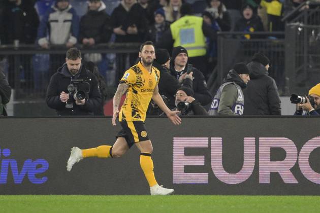 Inter Milan s Hakan Calhanoglu celebrates after scoring the goal 0-1 during the Serie A Enilive soccer match between SS Lazio and Inter at the Rome s Olympic stadium, Italy - Sunday, December 16, 2024. - Soccer.  Copyright: xFabrizioxCorradetti LaPressex