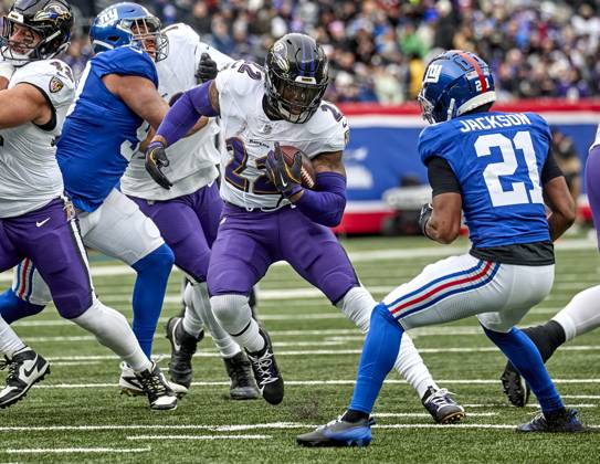 Baltimore Ravens running back Derrick Henry (22) looks for running room against the New York Giants during a NFL, American Football Herren, USA game at MetLife Stadium in East Rutherford, New Jersey. CSM East Rutherford United States - ZUMAc04_ 20241216_zma_c04_015 Copyright: xDuncanxWilliamsx