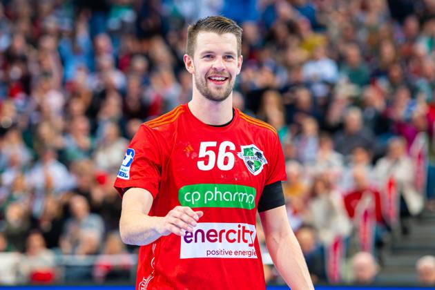 Hannes Feise TSV Hannover Burgdorf, No. 56 v l , TSV Hannover Burgdorf red against HC Erlangen white on matchday 15 of the 2024 2025 season in the DAIKIN Handball Bundesliga 15 12 2024, ZAG Arena Hannover, GER , Copyright: xJanxGuentherx xTSVxHannover-Burgdorfx