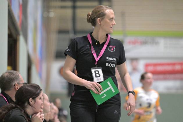 Miriam Hirsch TusSies Metzingen, Coach with the Green Card TusSies Metzingen vs HSG Bensheim Auerbach, Handball, HBF, Test match, Season 2024 2025, 17 12 2024 TusSies Metzingen vs HSG Bensheim Auerbach, Handball, HBF, Test match, Season 2024 2025, 17 12 2024 Metzingen Copyright: xEibner-Pressefotox EP_TBR