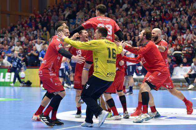 Cheers, joy after the victory Nebojsa Simic Goalkeeper MT Melsungen 16 , David Mandic MT Melsungen 7 L , Elvar Oern Jonsson MT Melsungen 19 MM , GER, MT Melsungen SG Flensburg Handewitt, Handball, DHB Pokal, Quarter-final, Season 2024 2025, 19 12 2024, GER, MT Melsungen SG Flensburg Handewitt, Handball, DHB Pokal, Quarter-final, Season 2024 2025, 19 12 2024 Kassel Copyright: xEibner-Pressefotox xRolandxSippelx EP_RSL