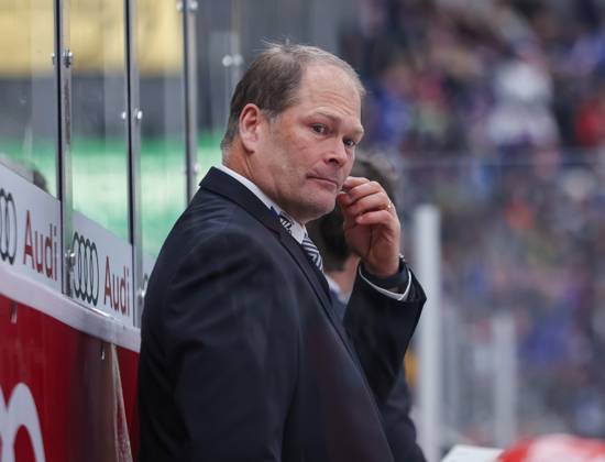 Steve Walker Schwenninger Wild Wings, Head Coach , GER, ERC Ingolstadt vs Schwenninger Wild Wings, Ice Hockey, Penny DEL, Matchday 28, Season 2024 2025, 20 12 2024, GER, ERC Ingolstadt vs Schwenninger Wild Wings, Ice Hockey, Penny DEL, Matchday 28, Season 2024 2025, 20 12 2024 Ingolstadt Copyright: xEibner-Pressefoto JennixMaulx EP_JML