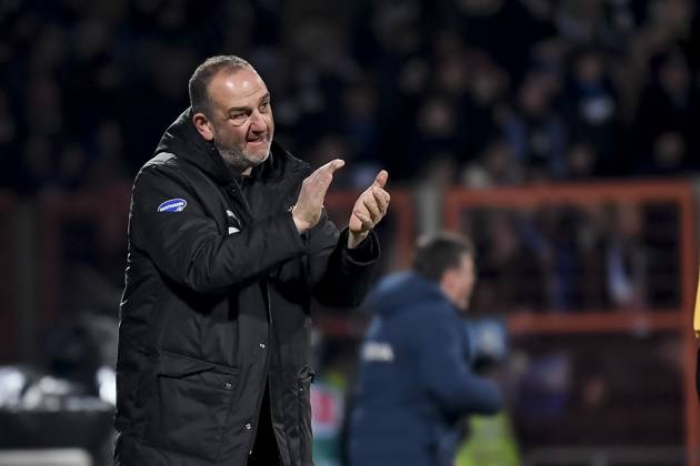 Coach Frank Schmidt 1 FC Heidenheim gestures, Bundesliga, VfL Bochum 1848 v 1 FC Heidenheim 1846, Vonovia Ruhrstadion, 22 12 2024, Bochum, Germany Defodi 067 BOCFCH20241222 058 Defodi-067 DFL regulations prohibit any use of photographs as image sequences and or quasi-video.