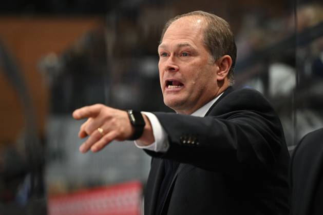Steve Walker Schwenninger Wild Wings Head Coach Schwenninger Wild Wings vs Nuernberg Ice Tigers, Ice Hockey, DEL, 29 Matchday, Season 2024 2025, 22 12 2024 Schwenninger Wild Wings vs Nuernberg Ice Tigers, Ice Hockey, DEL, Penny DEL, 29 Matchday, Season 2024 2025, 22 12 2024 Schwenningen Copyright: xEibner-Pressefoto SvenxLaeglerx EP_SVL