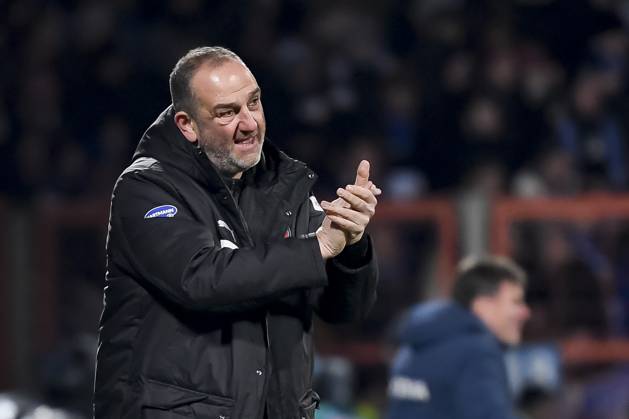 Coach Frank Schmidt 1 FC Heidenheim gestures, Bundesliga, VfL Bochum 1848 v 1 FC Heidenheim 1846, Vonovia Ruhrstadion, 22 12 2024, Bochum, Germany Defodi 067 BOCFCH20241222 232 Defodi-067 DFL regulations prohibit any use of photographs as image sequences and or quasi-video.