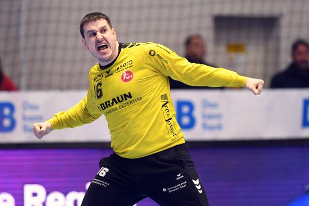 Cheers for Nebojsa Simic Goalkeeper MT Melsungen 16 , GER, MT Melsungen TSV Hannover Burgdorf, Handball, 1 Bundesliga, Matchday 17, Season 2024 2025, 23 12 2024, GER, MT Melsungen TSV Hannover Burgdorf, Handball, 1 Bundesliga, Matchday 17, Season 2024 2025, 23 12 2024 Kassel Copyright: xEibner-Pressefotox xRolandxSippelx EP_RSL