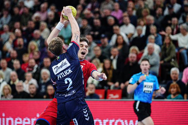 Simon Pytlick SG Flensburg Handewitt, 02 , Nikola Vlahovic SG BBM Bietigheim, 03 GER, SG Flensburg Handewitt vs SG BBM Bietigheim, Handball, Bundesliga, Matchday 17, Season 2024 2025, 27 12 2024 GER, SG Flensburg Handewitt vs SG BBM Bietigheim, Handball, Bundesliga, Matchday 17, Season 2024 2025, 27 12 2024 Flensburg Copyright: xEibner-Pressefoto MarcelxvonxFehrnx EP_MFN