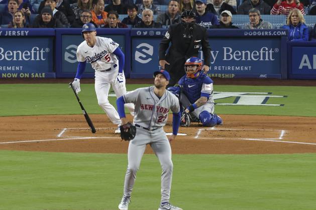 Los Angeles Dodgers first baseman Freddie Freeman (5) hits a home run in the first inning during a MLB, Baseball Herren, USA regular season game between the Los Angeles Dodgers and New York Mets, Monday, April 18, 2023 in Los Angeles, CA. The Mets defeated the Dodgers 8-6. (Brandon Sloter Image of Los Angeles CA United States EDITORIAL USE ONLY Copyright: xImagexofxSportx BrandonxSloterx iosphotos294047