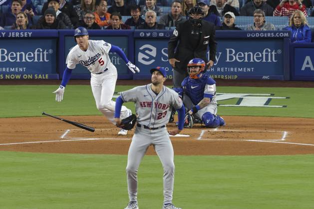 Los Angeles Dodgers first baseman Freddie Freeman (5) hits a home run in the first inning during a MLB, Baseball Herren, USA regular season game between the Los Angeles Dodgers and New York Mets, Monday, April 18, 2023 in Los Angeles, CA. The Mets defeated the Dodgers 8-6. (Brandon Sloter Image of Los Angeles CA United States EDITORIAL USE ONLY Copyright: xImagexofxSportx BrandonxSloterx iosphotos294048