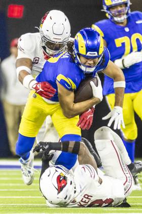 NFL, American Football Herren, USA 2024: Los Angeles Rams Vs Arizona Cardinals in Los Angeles - 28 Dec 2024 Los Angeles Rams wide receiver Puka Nacua (C) is brought down by Arizona Cardinals safety Budda Baker (Bottom) and linebacker Kyzir White 7 during an NFL football game at SoFi Stadium. Los Angeles United States Copyright: xRingoxChiux xSOPAxImagesx 20241228RC.Rams102