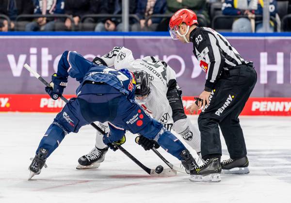 Linesperson David Tschirner executes a faceoff between Markus Eisenschmid EHC Red Bull Muenchen, 11 and Julian Chrobot Grizzlys Wolfsburg, 40 GER, EHC Red Bull Muenchen vs Grizzlys Wolfsburg, Ice Hockey, DEL, Matchday 32, Season 2024 2025, 30 12 2024 GER, EHC Red Bull Muenchen vs Grizzlys Wolfsburg, Ice Hockey, DEL, Matchday 32, Season 2024 2025, 30 12 2024 Muenchen Copyright: xEibner-Pressefoto FranzxFeinerx EP_HFR