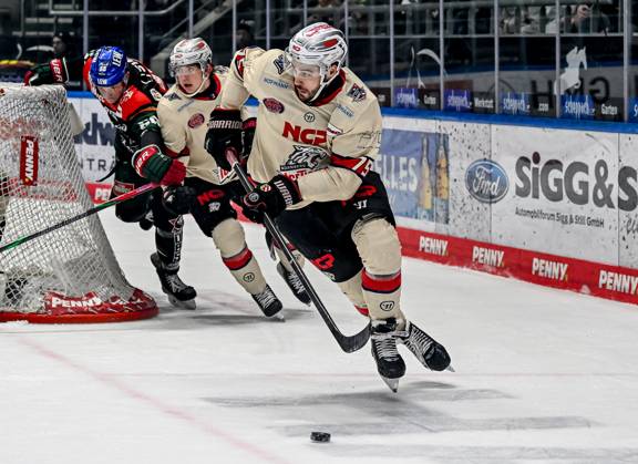 Samuel Dove McFalls Nuernberg Ice Tigers, 75 GER, Augsburger Panther vs Nuernberg Ice Tigers, Ice Hockey, DEL, 33 Matchday, Season 2024 2025, 03 01 2025 GER, Augsburger Panther vs Nuernberg Ice Tigers, Ice Hockey, DEL, 33 Matchday, Season 2024 2025, 03 01 2025 Augsburg Copyright: xEibner-Pressefoto HeikexFeinerx EP_HFR