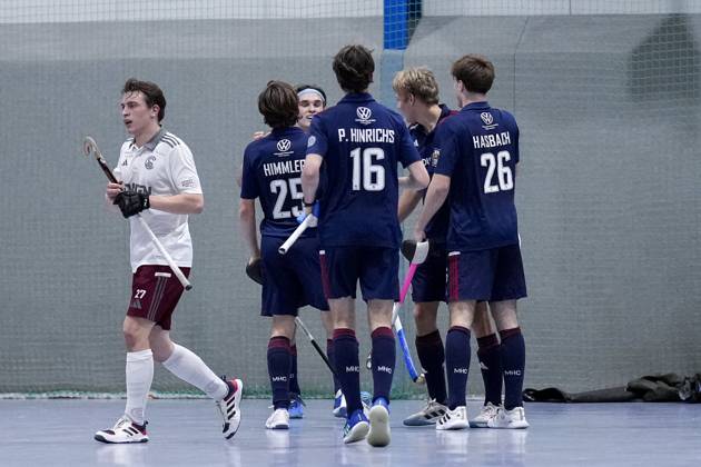 Players of Mannheimer HC MHC , celebrate the goal, celebrate the goal, goal, celebration, cheer, cheers about the goal, rejoicing, joy, optimistic, positive, game scene, highlight, action, 05 01 2025, Mannheim Germany , Indoor Hockey, 1 Bundesliga South, Men, Mannheimer HC Münchner SC xozx