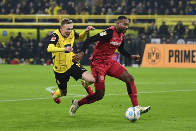 Maximilian Beier 14 Borussia Dortmund in duel, action, with Jonathan Tah 4 Bayer 04 Leverkusen , Borussia Dortmund vs Bayer Leverkusen, Soccer, 1 Bundesliga, Matchday 16, 10 01 2025 DFB regulations prohibit any use of photographs as image sequences and or quasi video Dortmund Nordrhein Westfalen Germany Copyright: xkolbert-press MarcxNiemeyerx