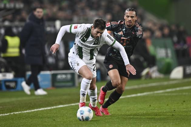 v li in duel Joe Scally Moenchengladbach 29 Leroy Sane Muenchen 10 11 01 2025 Soccer Borussia Moenchengladbach vs FC Bayern Muenchen, Borussia Park, Moenchengladbach, DFB DFL REGULATIONS PROHIBIT ANY USE OF PHOTOGRAPHS AS IMAGE SEQUENCES AND OR QUASI VIDEO NRW Germany Copyright: xpepphotox xHorstxMauelshagenx pep00321, pep_20250111_hm_2525