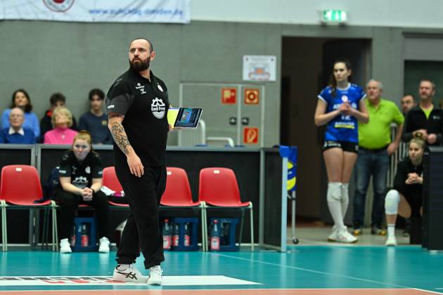 Konstantin Bitter Head Coach Allianz MTV Stuttgart Dresdner SC vs Allianz MTV Stuttgart, 1 Volleyball Bundesliga Women, Season 2024 2025, 11 01 2025 Dresdner SC vs Allianz MTV Stuttgart, 1 Volleyball Bundesliga Women, Season 2024 2025, 11 01 2025 Dresden Copyright: xEibner-Pressefoto PatrickxHoepnex EP_PHR