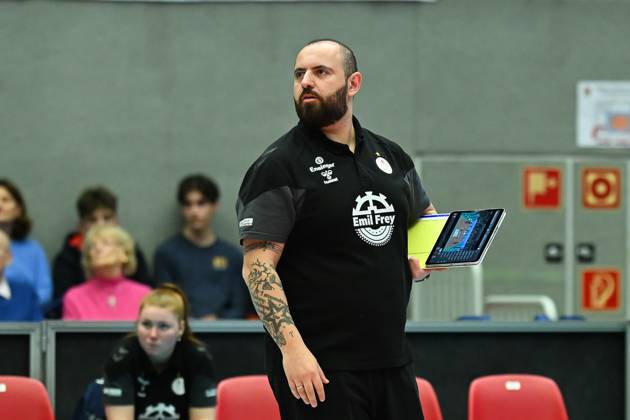Konstantin Bitter Head Coach Allianz MTV Stuttgart Dresdner SC vs Allianz MTV Stuttgart, 1 Volleyball Bundesliga Women, Season 2024 2025, 11 01 2025 Dresdner SC vs Allianz MTV Stuttgart, 1 Volleyball Bundesliga Women, Season 2024 2025, 11 01 2025 Dresden Copyright: xEibner-Pressefoto PatrickxHoepnex EP_PHR